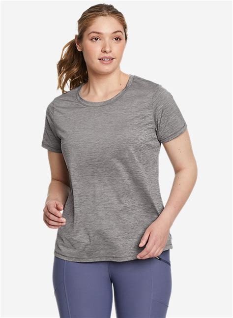 Best Moisture Wicking Shirts For Women Stay Cool While Traveling