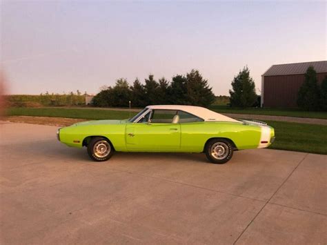 Questa Dodge Charger Rt Del 1970 è Un Raro Esemplare In Sublime Green