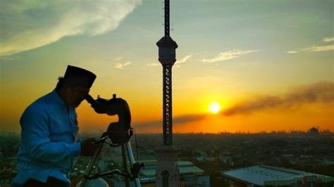 Ketika bulan dzulhijjah tiba, umat muslim mulai dapat melaksanakan puasa dzulhijjah, puasa tarwiyah, dan puasa arafah. Sunnahkah Puasa Pada 10 Hari Awal Dzulhijjah?