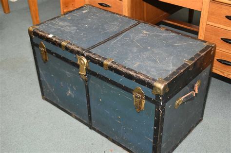 Vintage Metal Steamer Trunk With Tray