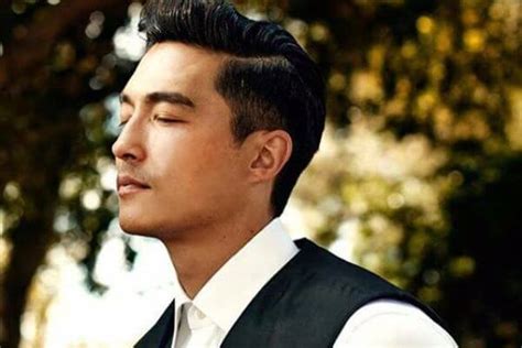 There is a wide range of hairstyles that include the traditional side fades, sweeps, man bun, top knot, undercut, as well as the latest spikes among others. 60 Asian Men Hairstyles in 2016 | MenHairstylist.com