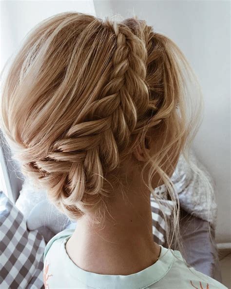 22 Beautiful Prom Hairstyles Thatll Steal The Night