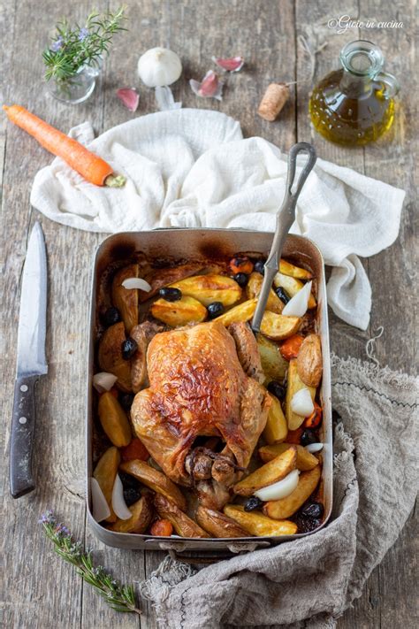 Pollo arrosto con patate… e cosa fai quando ti regalano un bel pollo ruspante allevato in famiglia? Pollo intero arrosto con patate - Gioie In Cucina
