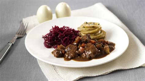 Lamb, red wine and rosemary casserole recipe - BBC Food
