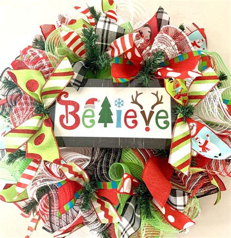 18 Whimsical Christmas Wreaths That Will Wake Up The Festive Spirit In