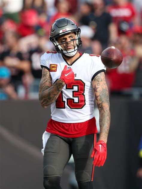 Mike Evans Hits 1000 Yards Receiving For Tenth Consecutive Season