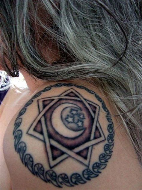 The tattoos are of his mother, paqui and sister, miriam. 70 Awesome Shoulder Tattoos | Star tattoos, Shoulder ...