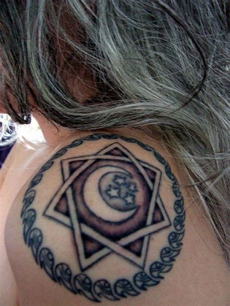 We'll cover all the different types of women's tattoos around, and provide examples of the top tattoo designs to consider. 70 Awesome Shoulder Tattoos | Star tattoos, Shoulder ...