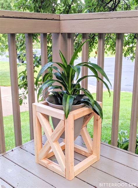 DIY Plant Stand | | Outdoor wood projects, Scrap wood projects, Diy