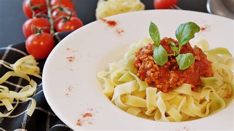 Cómo preparar tallarines rojo de pollo Recetas peruanas económicas