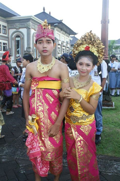 Traditional Clothing Of Indonesia Traditional Outfits Strapless Dress