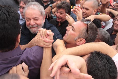 Crise Política Planalto Afirma Que Lula Assinou Termo De Posse Porque Poderia Estar Ausente