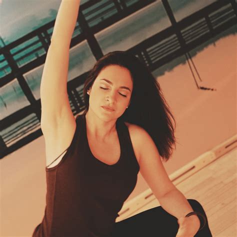 9 Amazing Yoga Poses Performed By A Pro Yoga Teacher