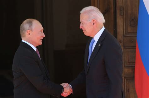 How tall is Vladimir Putin? Height difference between him and Joe Biden 