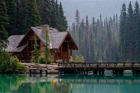 Canada Emerald Lake Lodge In Canadas Yoho National Park Easy To See