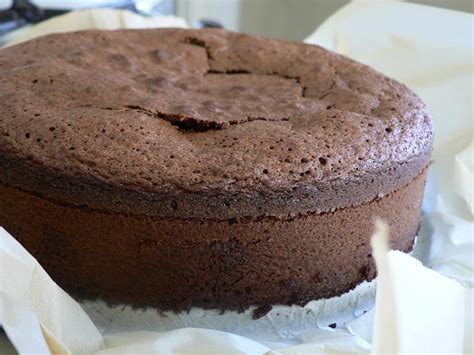 La croute un peu sèche cache un coeur moelleux et intense. Gateau au chocolat