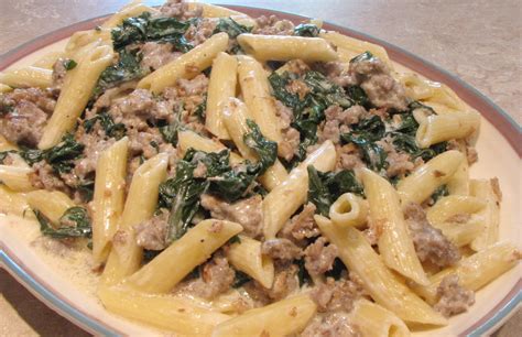 This simple recipe is packed with protein and veggies! Sausage and Kale Penne Alfredo | Kimversations