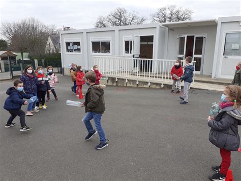 Voir cette épingle et d'autres images dans sport par la classe de marie. Escrime bouteille