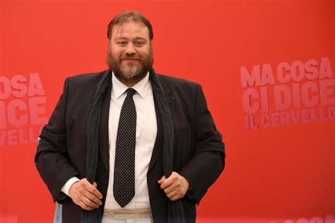 He is an actor and composer, known for c'è tempo (2019), ruusun nimi (2019) and ma cosa ci dice il. Stefano Fresi, io in casa sognando Ettore Majorana ...