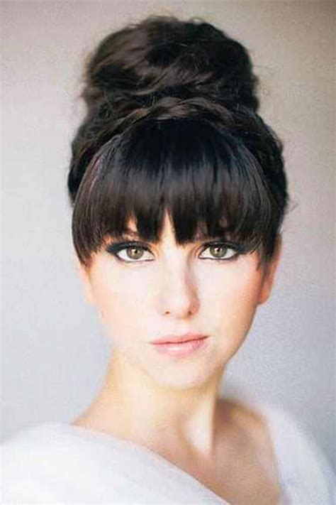 Ideal haircut for round shape face is always the short hair because this makes a false impression that neck and face are long. Amazing Cool Hairstyles For Big Forehead And Round Face ...