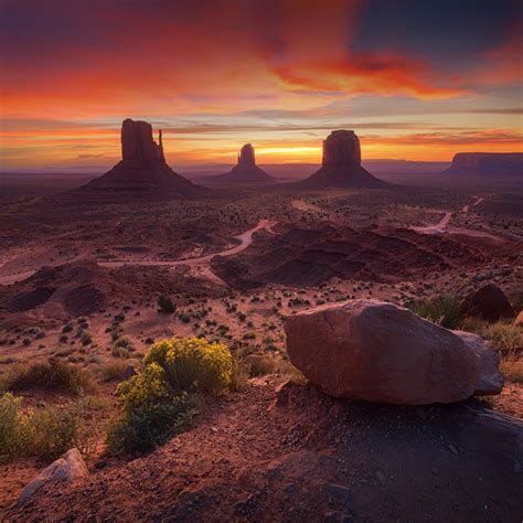 Monument Valley Usa During An Intense Sunrise 1920x1920 Oc