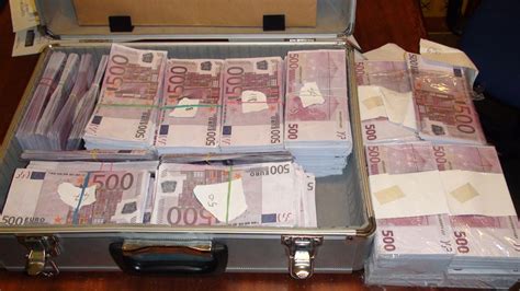 Due Rom Arrestati Per Truffa Avevano 4 Milioni Di Euro Falsi