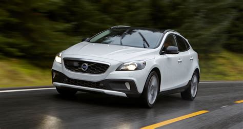 Volvo Cars Introduces All Wheel Drive Powertrain Upgrade For V40 Cross