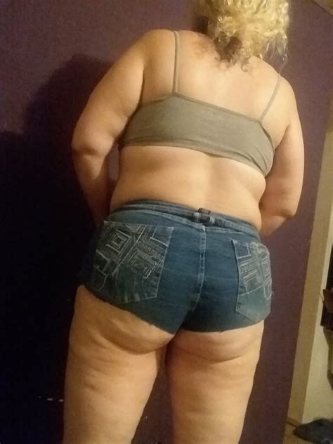 Fat Wife In Cut Off Jean Shorts Cheeky 18 Pics Xhamster