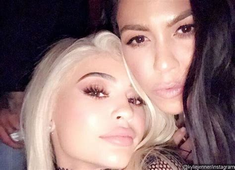 Boob Trick Kylie Jenner Accused Of Faking Her Cleavage With Makeup