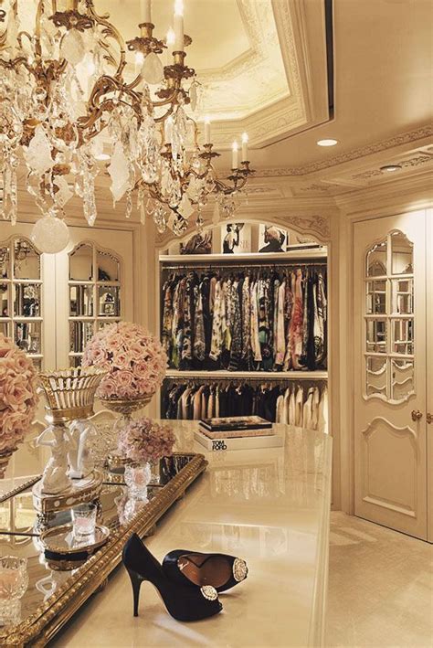 30 walk in closets you won t mind living in beautiful closets luxury homes dream closets