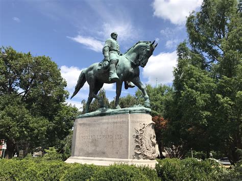Charlottesville Mayor Calls For Swift Removal Of Robert E Lee Statue