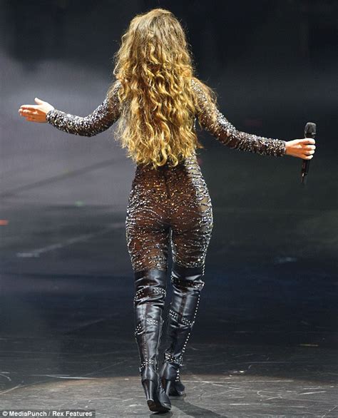 Shania Twain Still Looks Prrr Fect In Her Sequined Catsuit In Las