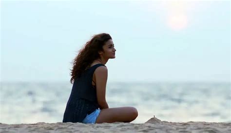 dear zindagi 2016 review love life and lessons in between flickside