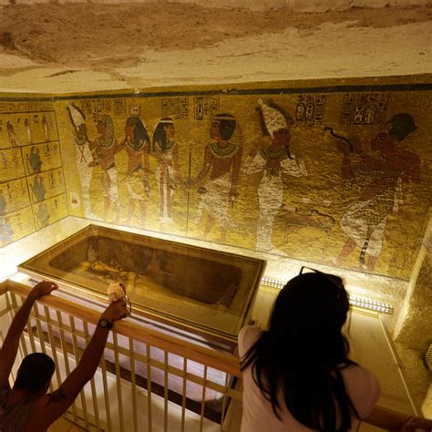 King Tutankhamun And His Wife