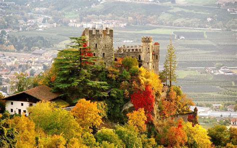 Castle Italy City Fall Brunnenburg Autumn Wallpaper 1920x1200