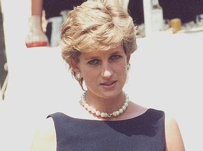 She died on 31 august 1997 after a suspicious car crash. Biografia: Diana Spencer - Almanacco