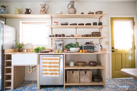Beaucoup de personnes ne savent pas par où commencer afin d aménager correctement un petit espace. Osez les étagères ouvertes dans la cuisine pour un effet ...