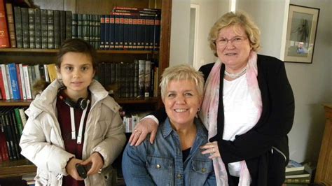 Arrêtez de clasher mimi mathy sur sa taille s'il vous plaî. LAURA RENCONTRE MIMI MATHY