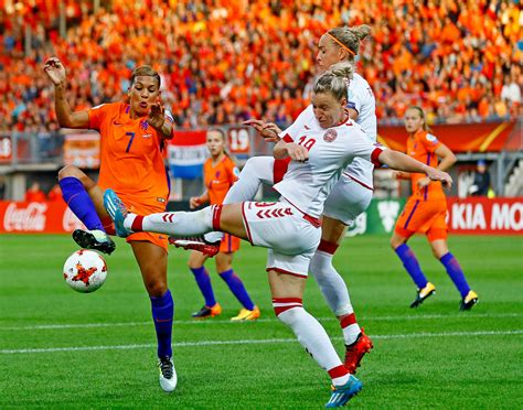 Lenie van der jagt ging daarbij de geschiedenis in als de eerste vrouw die namens het nederlandse dameselftal scoorde. De mooiste foto's van het groepsduel tussen Oranje en ...