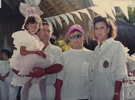 Pablo Escobar Y Su Familia Crónica