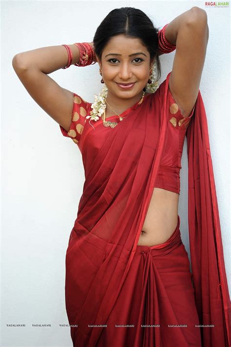 Telugu Anchor Reshmi Hot Navel Show In Saree Sab Hot Actresses