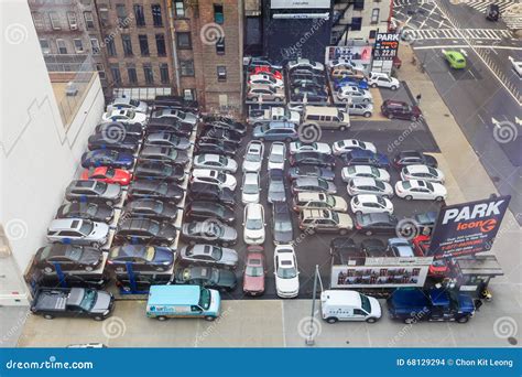 A Busy Parking Lot Editorial Stock Image Image Of Busy 68129294
