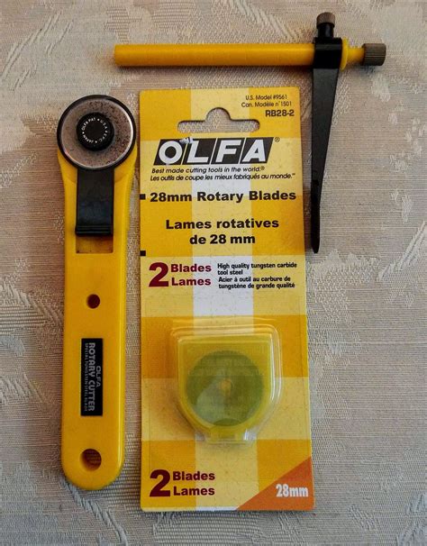 Olfa 28mm Rotary Cutter Blades And Guide Arm Etsy Rotary Cutter Rotary Cutter