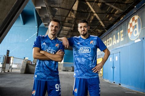 Дина́мо москва́ dʲɪˈnamə mɐˈskva) is a russian football club based in moscow. Dinamo Zagreb voetbalshirts 2020-2021 - Voetbalshirts.com