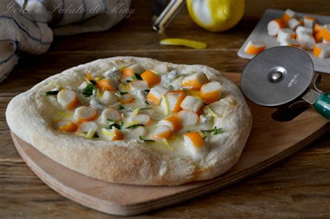Se volete rendere il piatto più leggero potete omettere la panna e legare. Pizza con polpa di granchio e gorgonzola, con scorza di limone