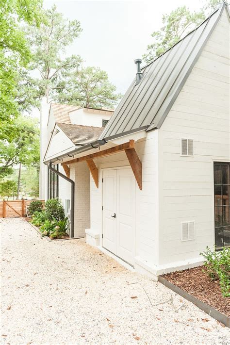 This roof compliments the corrugated metal wall with the size and space determined, the design team wanted to add touches that reflect the urban farmhouse style. Pin by Life On Virginia Street on exterior | Modern ...