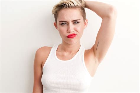 Miley Cyrus Da Hannah Montana Alla Sexy E Spregiudicata Miley Bigodino