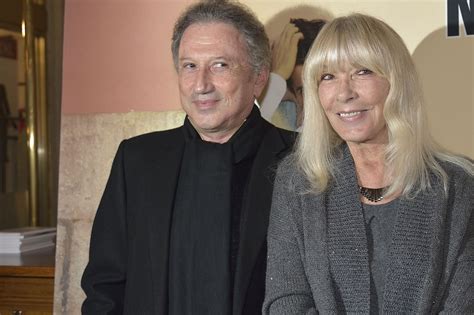 Michel drucker est un animateur audiovisuel et producteur de télévision français né le à vire (calvados, france). Michel Drucker Jeune / Michel Drucker A 78 Ans Tout Ce Que ...