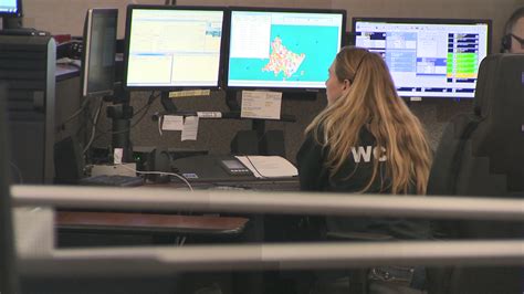 911 Dispatchers Say System Puts Police Public At Risk