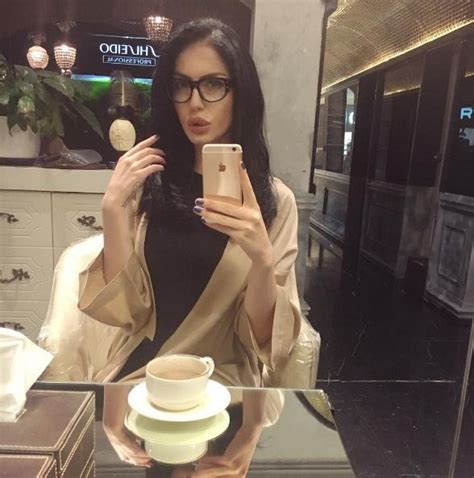 Almis Misca Model Indonesia Yang Seksinya Persis Kendall Jenner